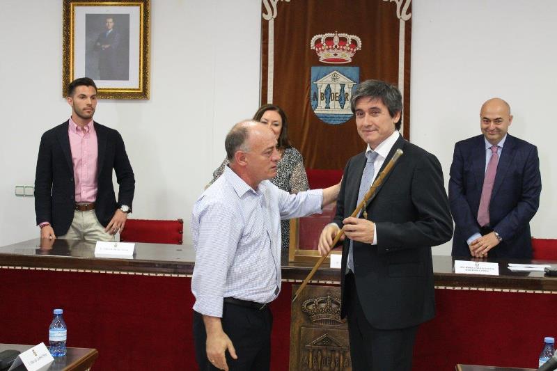 Cien días de diálogo político en Adra