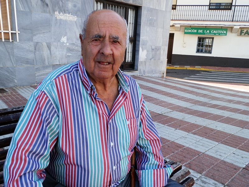 «La vega de Adra está en peligro por el río y la mitad del pueblo, también»