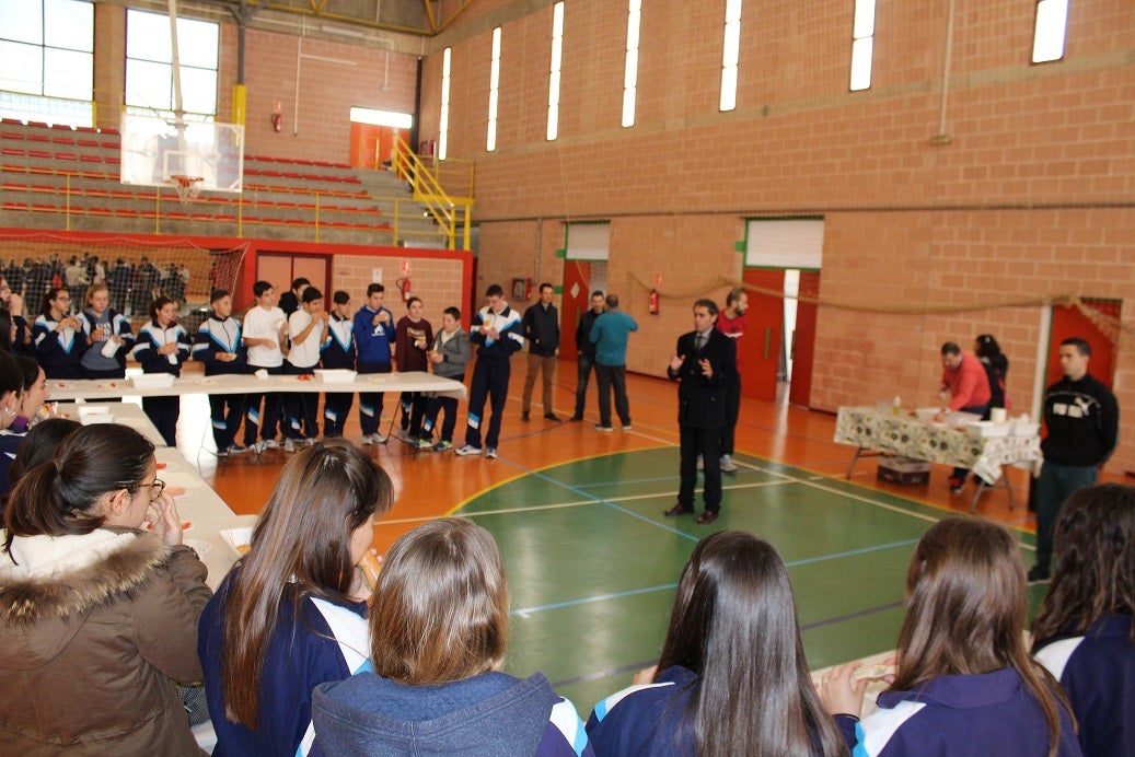 Berja advierte a los jóvenes del riesgo de abusar de las bebidas energéticas