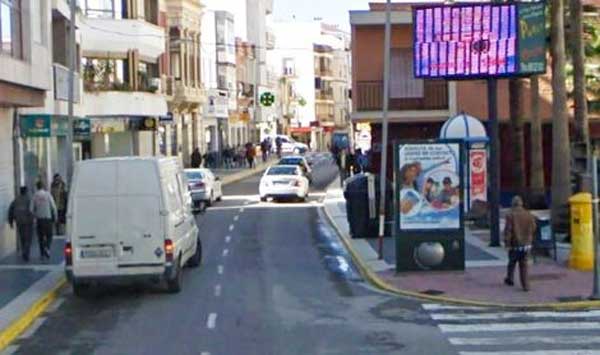 El pequeño comercio de Adra, en pie de guerra por un apagón de cinco horas