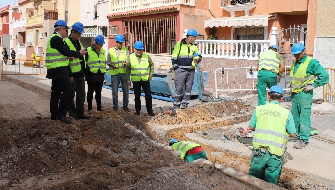Hidralia afronta la mejora del suministro de agua en las calles Hernán Cortés y Belén