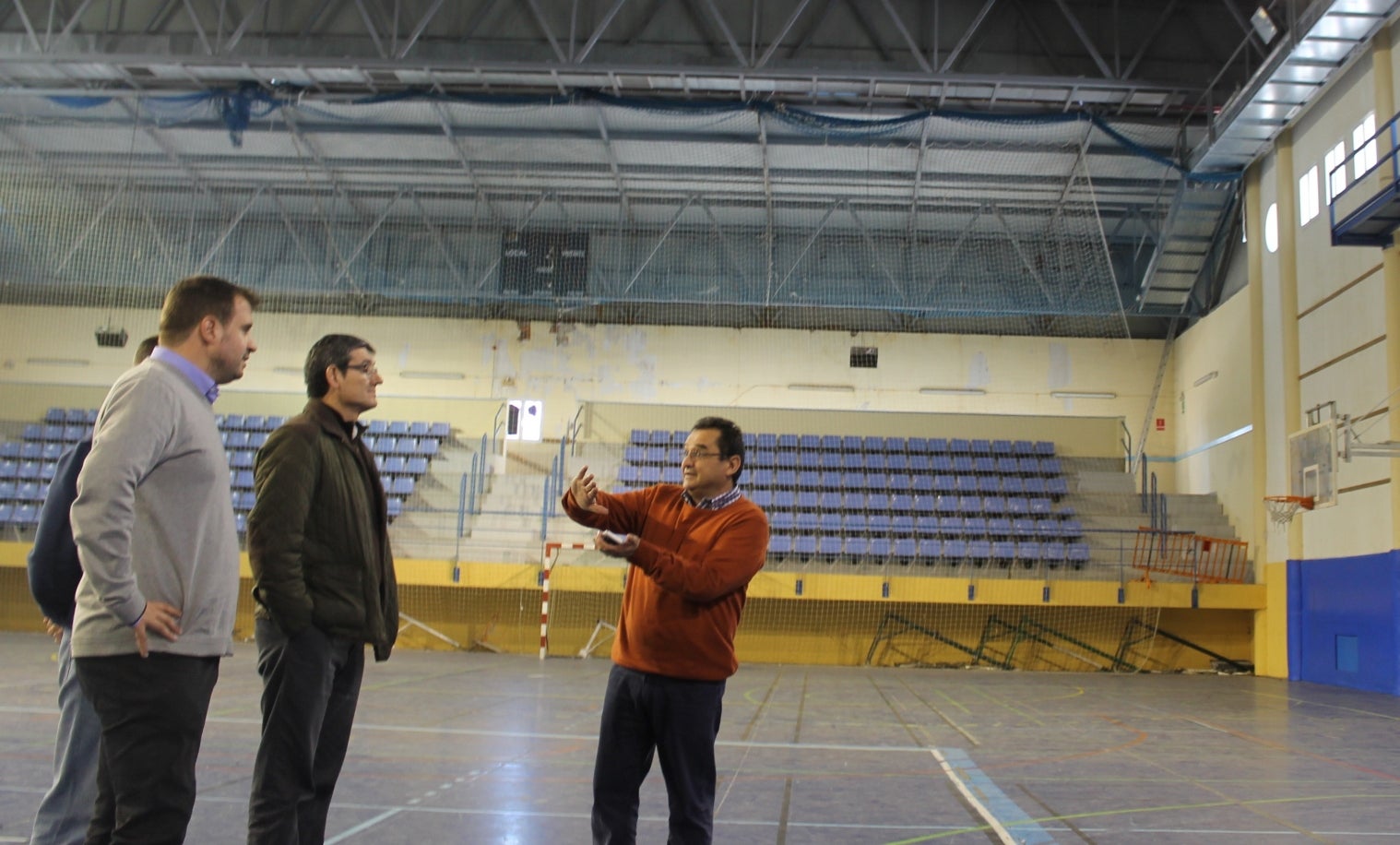 El Ayuntamiento afronta la renovación del pabellón deportivo