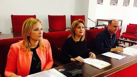 La oposición se pone de acuerdo para intentar mantener la piscina