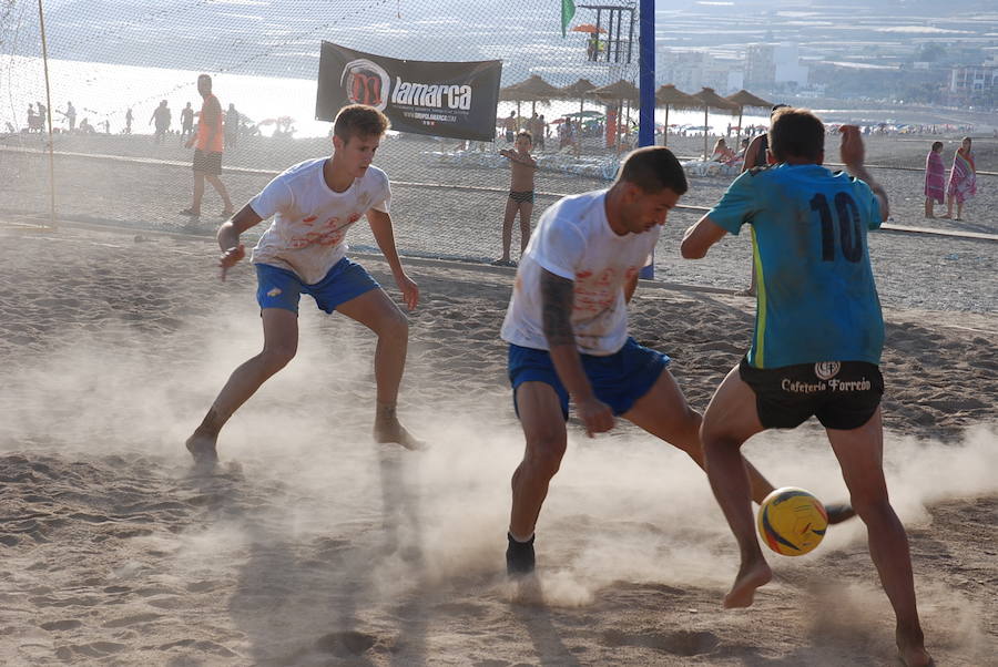 Adra inaugura el torneo de fútbol playa de Caribata y Radio Marca