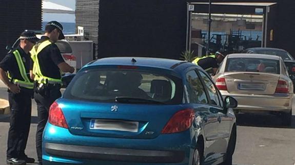 La Policía Local vigila de cerca el uso del cinturón de seguridad al volante