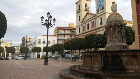 El PSOE de Berja recoge firmas para frenar la reforma de la plaza de la Constitución