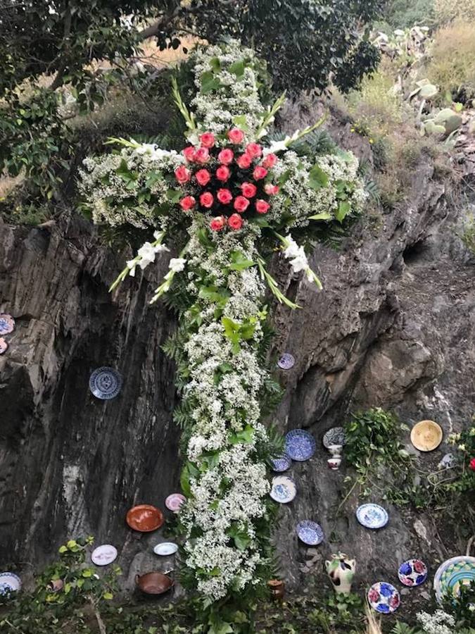 La asociación Virgen de los Dolores de Guainos, premio a la mejor Cruz de Mayo