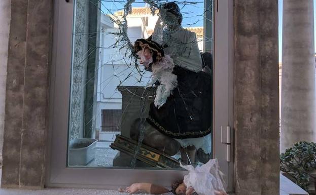 Imagen de la Virgen del Carmen de Purchena tras ser dañada. 