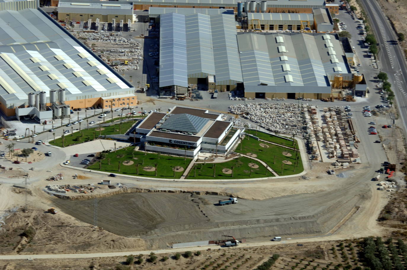 Instalaciones de la empresa Cosentino en Cantoria. 