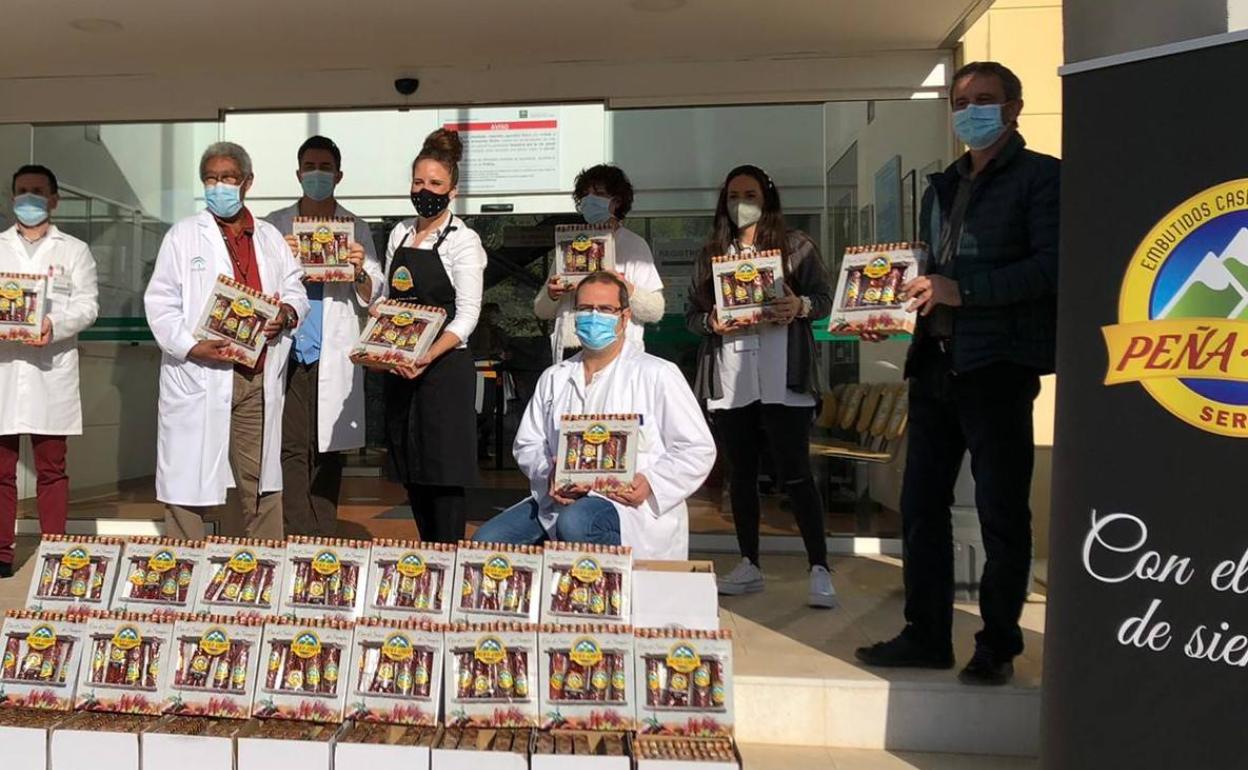 Peña-Cruz obsequia con sus productos a personal sanitario de Torrecárdenas