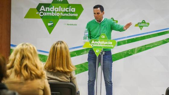 El presidente del PP de Albox se querella contra un vecino que le acusa de comprar su voto