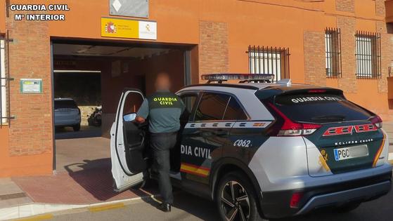 Detenido un «conocido delincuente» por atracar a punta de cuchillo un 'super' en Olula del Río