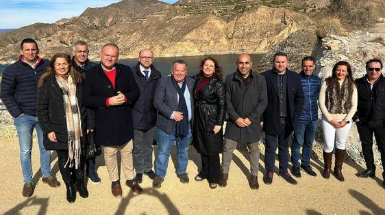 Mena: «El señor Lorenzo muestra un total desconocimiento de la normativa de aguas»