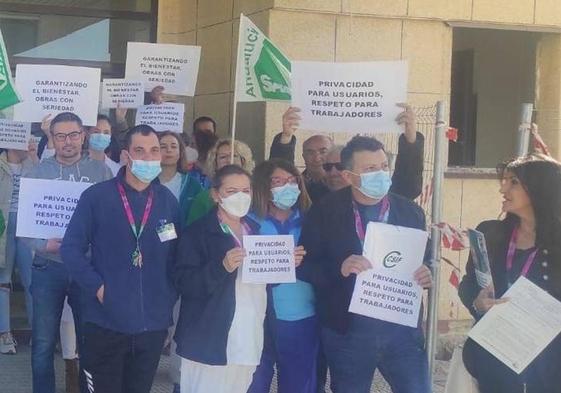 Protesta a las puertas del ambulatorio en obras de Albox.