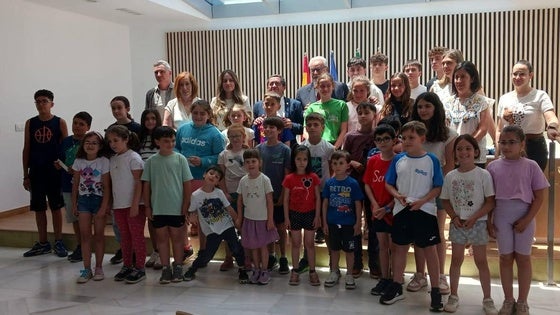 El Defensor del Pueblo Andaluz asiste al Consejo de la Infancia de Serón