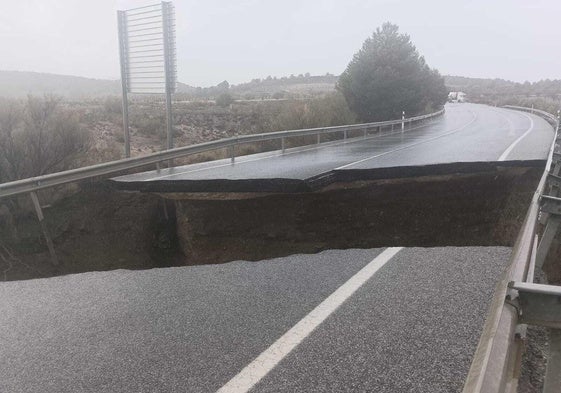 Una carretera de Serón sufre un derrumbe tras la DANA