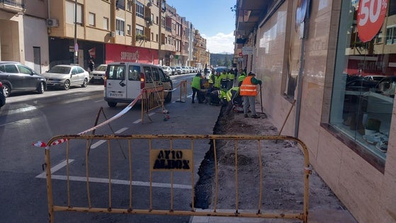 El PFEA mejora calles y zonas de Albox que llevaban años «esperando soluciones»