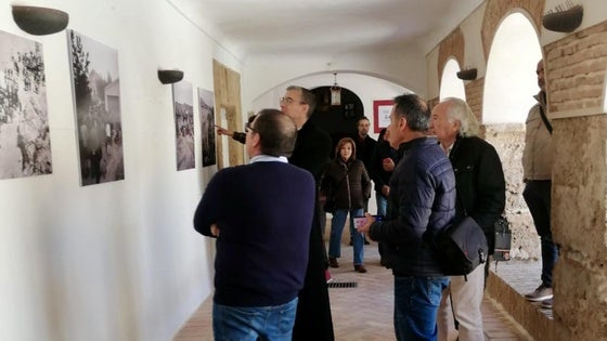 Inaugurada la «Exposición fotográfica 50 aniversario de la visita de la Virgen del Saliente a Albox en 1975»