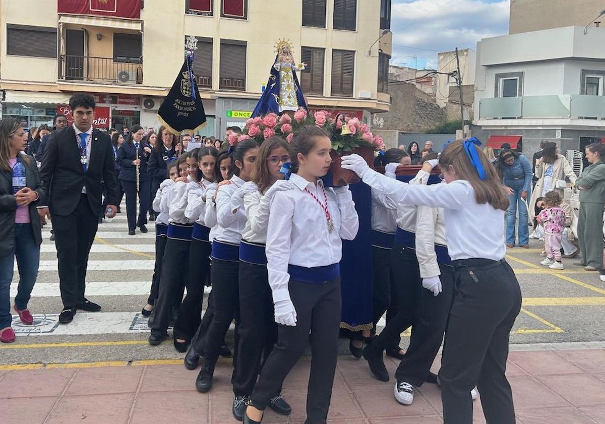 Imagen principal - Los peques de la casa toman el relevo de la Semana Santa