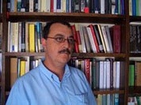 El poeta jienense José Antonio Santano te invita a la lectura de sus poemas en la Biblioteca de Purchena