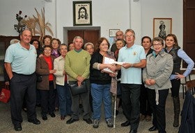La Asociación de Ingleses ‘The Boxer´s Golf’ de Albox dona a la ONG Cáritas un total de 600 euros recaudados en una fiesta solidaria