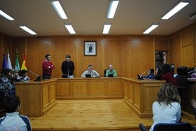 Niños de sexto de los colegios Trina Rull y Antonio Relaño, compartieron un Pleno con el alcalde en Olula del Río