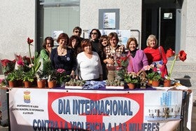 El Centro Municipal del Ayuntamiento de Albox organiza un mercadillo solidario para celebrar el ‘Día Internacional contra la violencia hacia las mujeres’