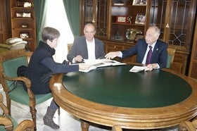 Sierro solicita la ayuda de Diputación para el arreglo de varias infraestructuras