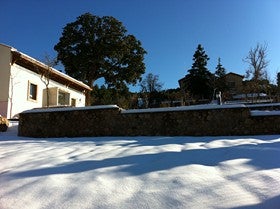 La nieve concentra en Menas a visitantes de toda la provincia y limítrofes