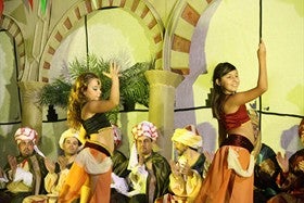 La escuela de danza árabe abre las Fiestas de San Ginés de Purchena