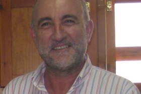 Condenan a inhabilitación al alcalde de Somontín por dar agua a la casa ilegal de su suegro