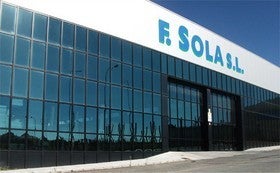 La delegada de Economía visita una fábrica de vidrio en Fines y un taller de empleo en Olula