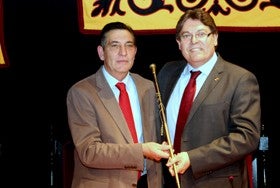 Rogelio Mena, investido alcalde de Albox, apela “a luchar y romper con la resignación para construir un futuro mejor”