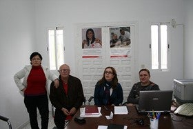 La delegación local de Cruz Roja en Macael ha entregado alimentos y ropa a unas 50 familias de la comarca