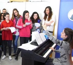 El I.E.S. 'Rosa Navarro' de Olula realiza un musical donde aborda temas sociales