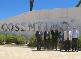 El director general de Seguridad y Salud Laboral de la Junta de Andalucía visita Cosentino