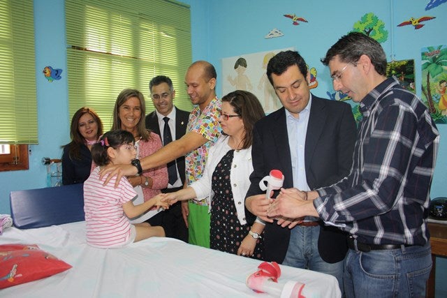 La ministra Ana Mato visita la asociación de personas con discapacidad 'Ver de Olula'