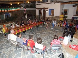Los menores comparten talleres, manualidades, diversión y convivencia mientras refuerzan su inglés