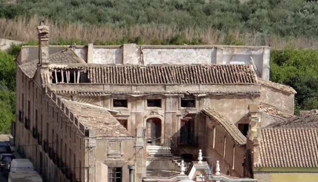 Diversas asociaciones solicitan arreglos urgentes para el Palacio de Almanzora