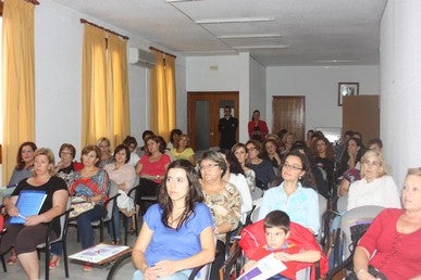 La Asociación de Mujeres Progresistas Victoria Kent de Purchena trabaja en la campaña “No guardes tu rechazo a la violencia de género”