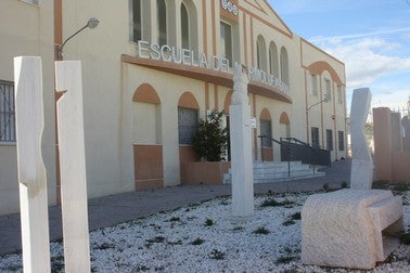 Los trabajadores de la Escuela del Mármol de Fines desconvocan sus movilizaciones