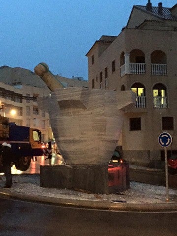 Macael ya luce competo el mortero más grande del mundo en mármol