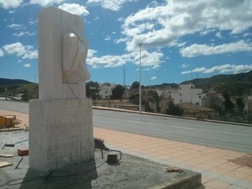 Zurgena inaugura una obra del reconocido escultor mexicano Jorge Elizondo recuperada más de una década después de ser elaborada