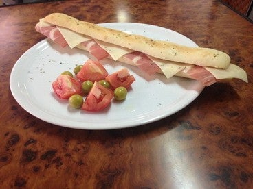 La cafetería pizzería Yélamos obtiene el mayor número de votos por su tapa elaborada con jamón de Serón