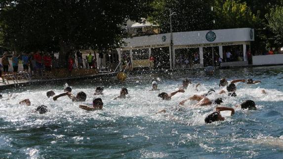 La balsa de Cela escenario de numerosas actividades deportivas en familia