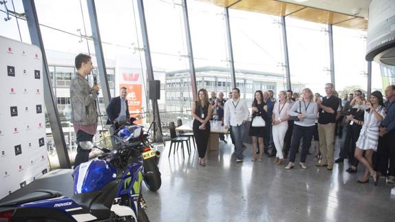 Jorge Lorenzo visita el Cosentino City de Sidney