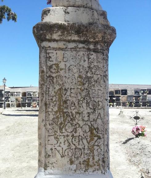 "El Ayuntamiento de Serón tapa con cal más de 350 años de historia"