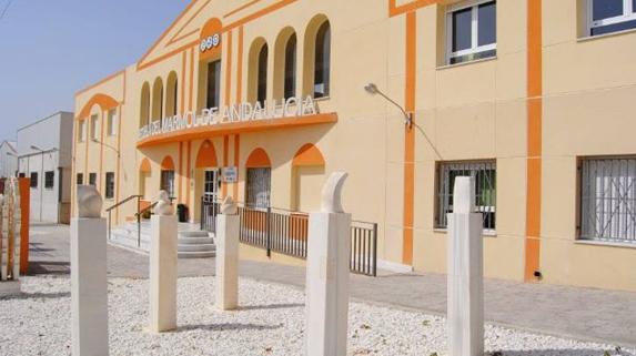 La Junta convoca tres nuevos cursos en la Escuela del Mármol de Fines para 45 alumnos