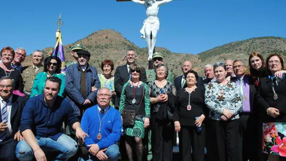 El Cristo de la Buena Muerte ya preside su ermita en el cerro Almirez de Olula del Río