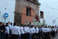 Procesión de la Virgen de la Cabeza por Andújar a su paso por el Convento de las Monjas Trinitarias. 